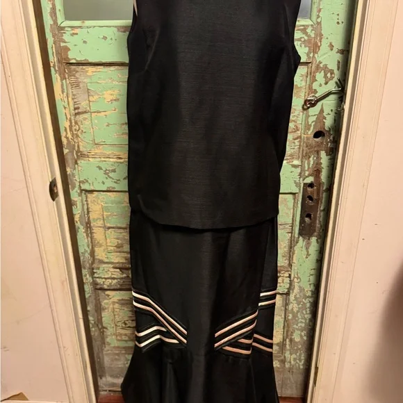 Elegant Black and White Women's Dress Suit - Picture 11 of 16